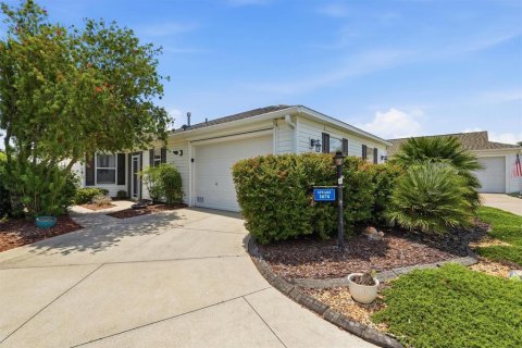 House in The Villages, Florida 3 bedrooms, 127.09 sq.m. № 2296691 - photo 2