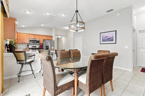 House in The Villages, Florida 3 bedrooms, 127.09 sq.m. № 2296691 - photo 14
