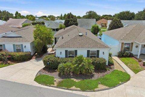House in The Villages, Florida 3 bedrooms, 127.09 sq.m. № 2296691 - photo 3
