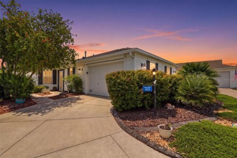 House in The Villages, Florida 3 bedrooms, 127.09 sq.m. № 2296691