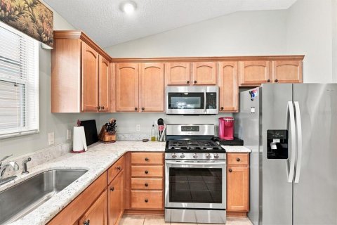 House in The Villages, Florida 3 bedrooms, 127.09 sq.m. № 2296691 - photo 10