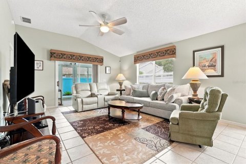 House in The Villages, Florida 3 bedrooms, 127.09 sq.m. № 2296691 - photo 15