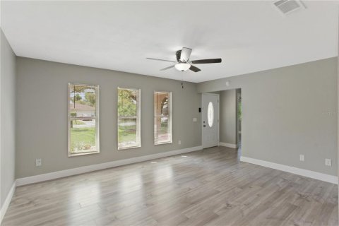 Villa ou maison à louer à Deltona, Floride: 3 chambres, 106.47 m2 № 2121147 - photo 4