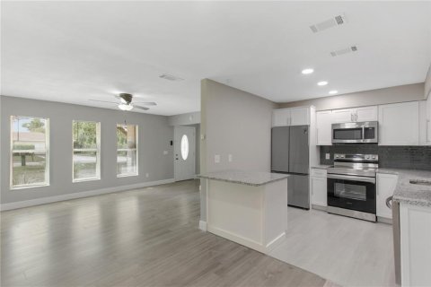 Villa ou maison à louer à Deltona, Floride: 3 chambres, 106.47 m2 № 2121147 - photo 6