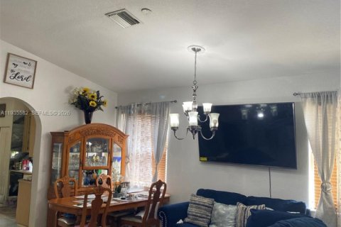 Casa en alquiler en Homestead, Florida, 3 dormitorios, 199.46 m2 № 2059802 - foto 2