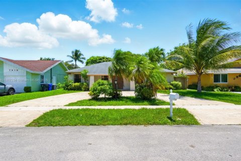 Casa en venta en North Lauderdale, Florida, 3 dormitorios, 157.28 m2 № 1783786 - foto 3