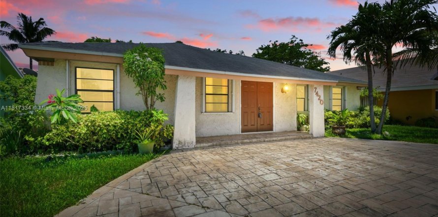 Casa en North Lauderdale, Florida 3 dormitorios, 157.28 m2 № 1783786