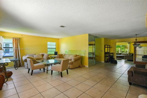 Casa en venta en North Lauderdale, Florida, 3 dormitorios, 157.28 m2 № 1783786 - foto 5