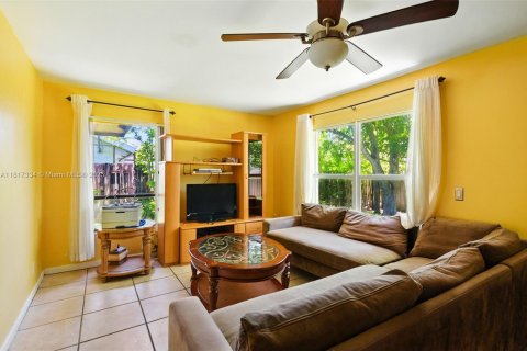 Casa en venta en North Lauderdale, Florida, 3 dormitorios, 157.28 m2 № 1783786 - foto 13