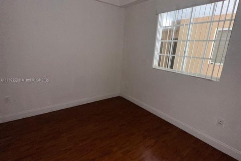 Condo in Hialeah, Florida, 3 bedrooms  № 1887622 - photo 21