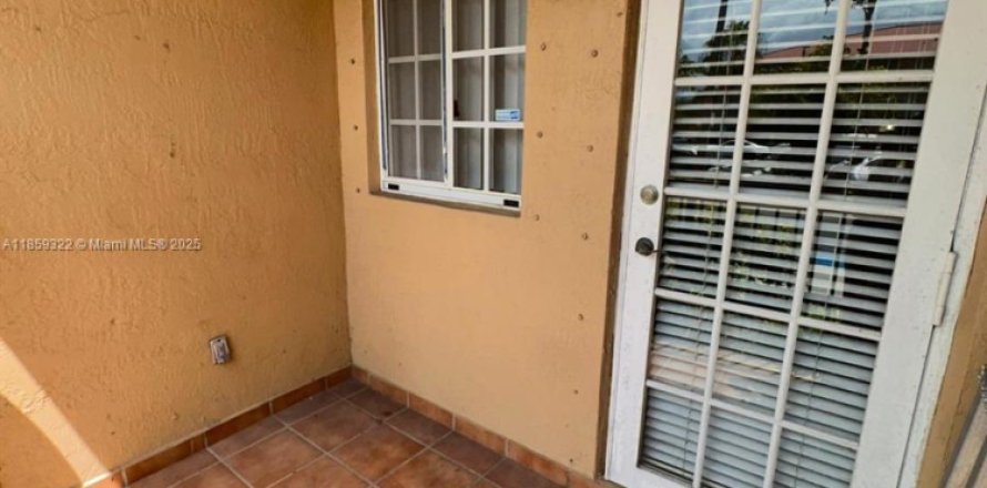 Condo in Hialeah, Florida, 3 bedrooms  № 1887622