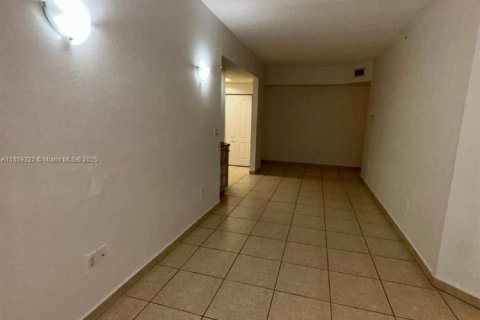 Condo in Hialeah, Florida, 3 bedrooms  № 1887622 - photo 9