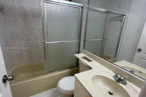 Condo in Hialeah, Florida, 3 bedrooms  № 1887622 - photo 16