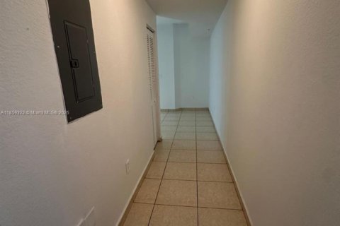 Condo in Hialeah, Florida, 3 bedrooms  № 1887622 - photo 3
