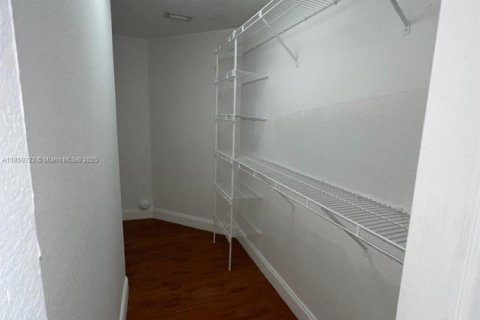 Condo in Hialeah, Florida, 3 bedrooms  № 1887622 - photo 23