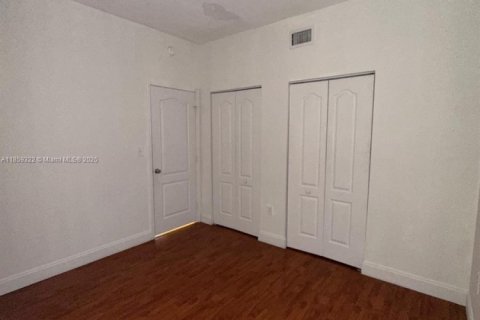 Condo in Hialeah, Florida, 3 bedrooms  № 1887622 - photo 25