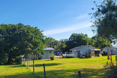 Commercial property in Okeechobee, Florida 174.66 sq.m. № 1128996 - photo 1