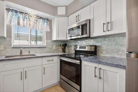 Condo in Pompano Beach, Florida, 2 bedrooms  № 2082082 - photo 11