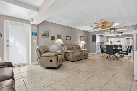 Condo in Pompano Beach, Florida, 2 bedrooms  № 2082082 - photo 5