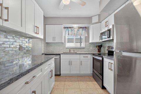Condo in Pompano Beach, Florida, 2 bedrooms  № 2082082 - photo 9