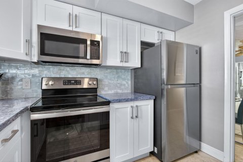 Condo in Pompano Beach, Florida, 2 bedrooms  № 2082082 - photo 12
