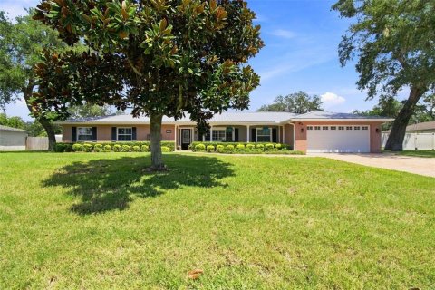 House in Brandon, Florida 3 bedrooms, 177.44 sq.m. № 2358923