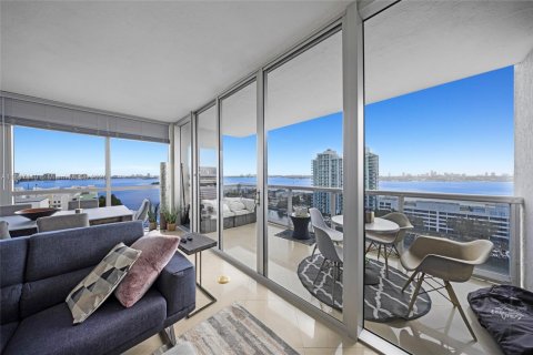 Condo in North Bay Village, Florida, 3 bedrooms  № 1845604 - photo 9