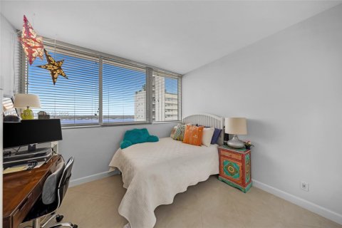 Condo in North Bay Village, Florida, 3 bedrooms  № 1845604 - photo 24