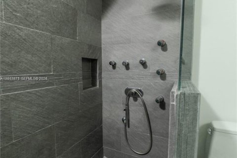 Copropriété à louer à Miami Beach, Floride: 2 chambres, 104.79 m2 № 2276819 - photo 13