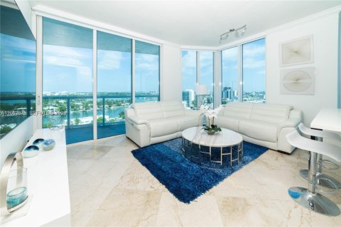 Copropriété à louer à Miami Beach, Floride: 2 chambres, 104.79 m2 № 2276819 - photo 3