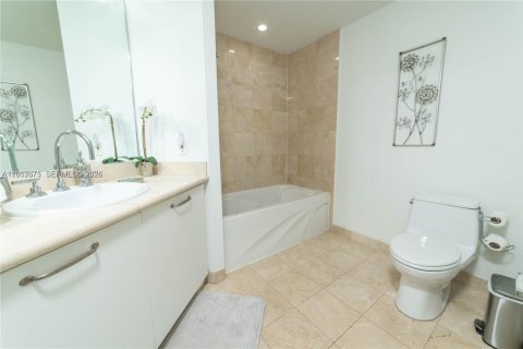 Copropriété à louer à Miami Beach, Floride: 2 chambres, 104.79 m2 № 2276819 - photo 17