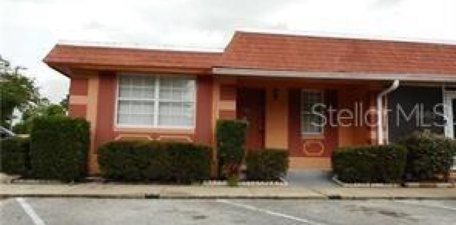 Townhouse in Orlando, Florida 2 bedrooms, 78.69 sq.m. № 2258322