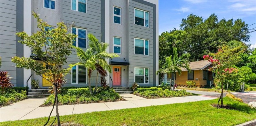 Touwnhouse à Saint Petersburg, Floride 3 chambres, 176.24 m2 № 2323028