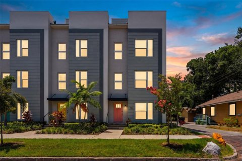 Touwnhouse à louer à Saint Petersburg, Floride: 3 chambres, 176.24 m2 № 2323028 - photo 2