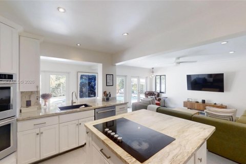 House in Miami Shores, Florida 4 bedrooms № 2044624 - photo 12