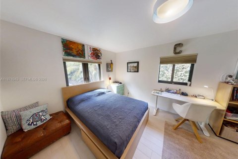 House in Miami Shores, Florida 4 bedrooms № 2044624 - photo 16