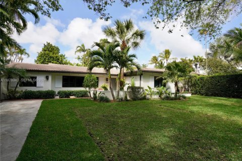 House in Miami Shores, Florida 4 bedrooms № 2044624 - photo 1