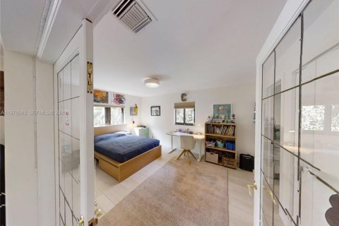 House in Miami Shores, Florida 4 bedrooms № 2044624 - photo 15