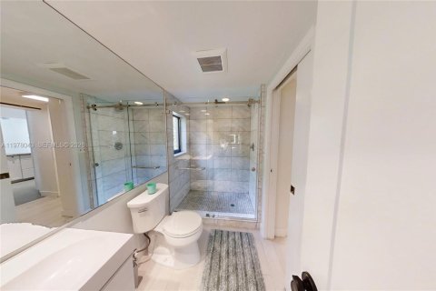 House in Miami Shores, Florida 4 bedrooms № 2044624 - photo 13