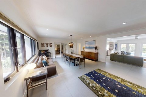 House in Miami Shores, Florida 4 bedrooms № 2044624 - photo 3