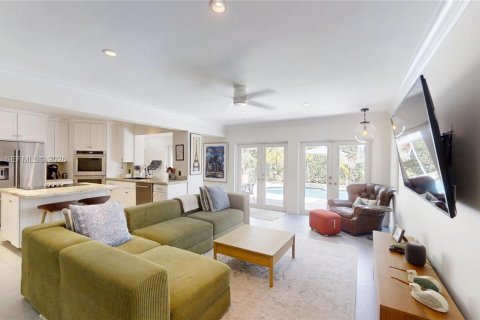 House in Miami Shores, Florida 4 bedrooms № 2044624 - photo 7