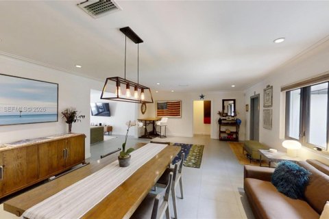 House in Miami Shores, Florida 4 bedrooms № 2044624 - photo 10