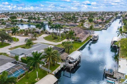 Casa en venta en Cape Coral, Florida, 3 dormitorios, 187.66 m2 № 2001665 - foto 5