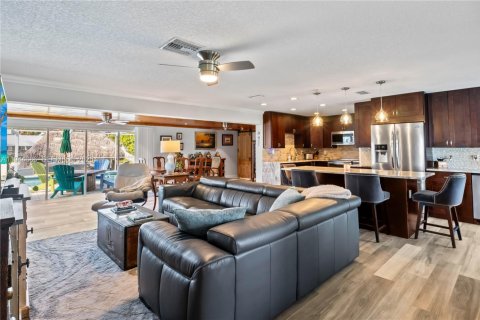 Casa en venta en Cape Coral, Florida, 3 dormitorios, 187.66 m2 № 2001665 - foto 9