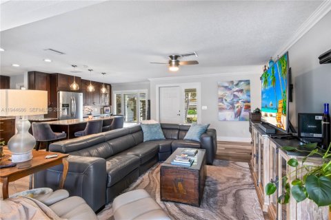 Casa en venta en Cape Coral, Florida, 3 dormitorios, 187.66 m2 № 2001665 - foto 11