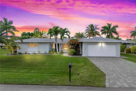 Casa en venta en Cape Coral, Florida, 3 dormitorios, 187.66 m2 № 2001665 - foto 2