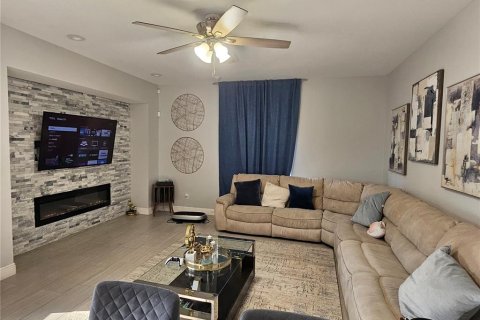 House in Davenport, Florida 6 bedrooms, 292.36 sq.m. № 1775379 - photo 10