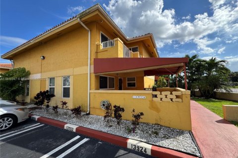 Condo in Miami, Florida  № 2017236 - photo 11