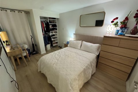 Studio in the Condo in Miami, Florida  № 2017236