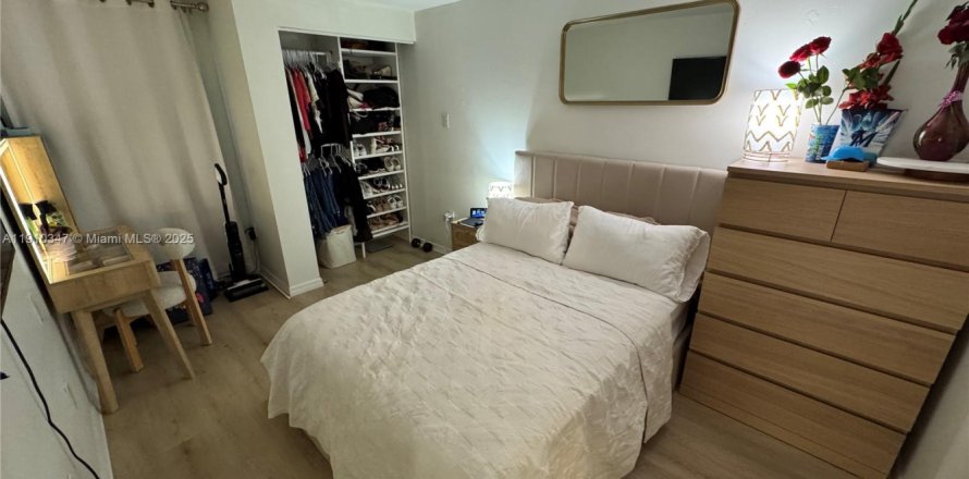 Studio in the Condo in Miami, Florida  № 2017236